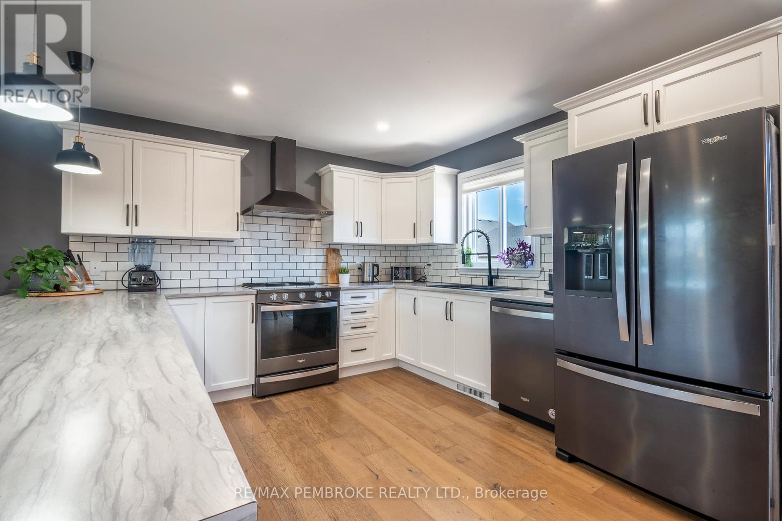 15 Drew Street, Petawawa, Ontario  K8H 0G4 - Photo 21 - X13426152