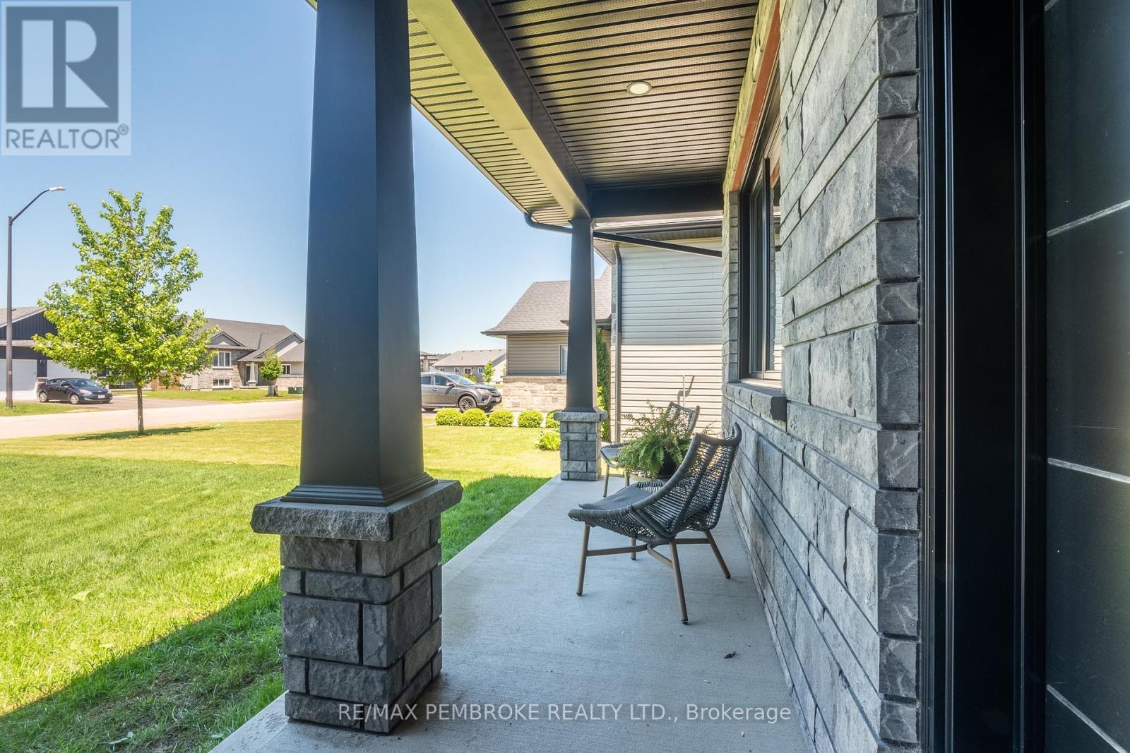 15 Drew Street, Petawawa, Ontario  K8H 0G4 - Photo 5 - X13426152