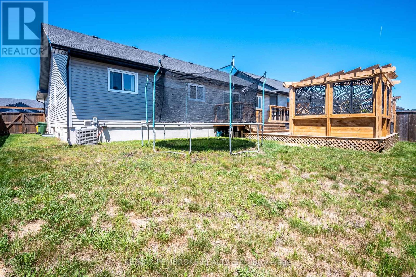 15 Drew Street, Petawawa, Ontario  K8H 0G4 - Photo 6 - X13426152