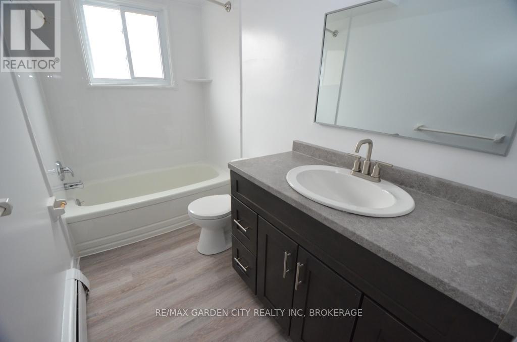 25 Ottawa Street, St. Catharines, Ontario L2R 1Z1 - Photo 11 - X13425950