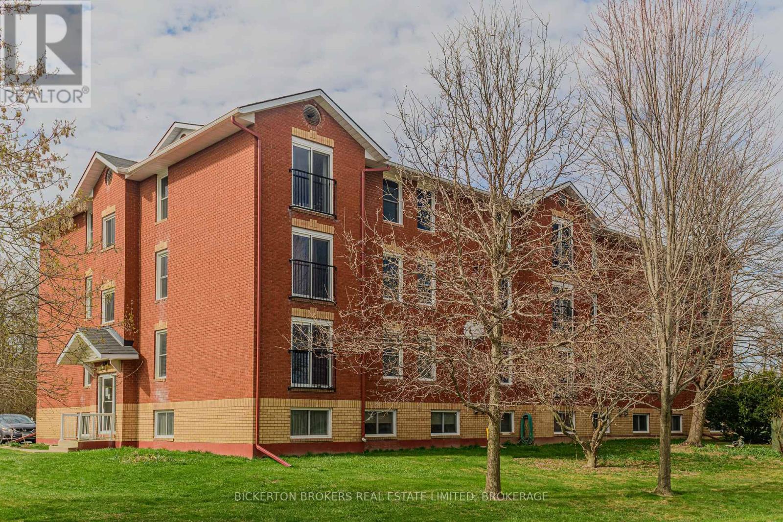 205 - 540 TALBOT PLACE, Gananoque, Ontario
