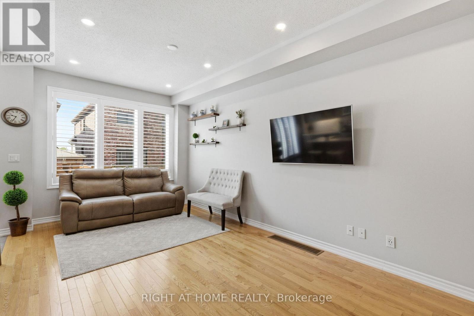 105 Alvin Pegg Drive, East Gwillimbury, Ontario  L9N 0R7 - Photo 18 - N13420916