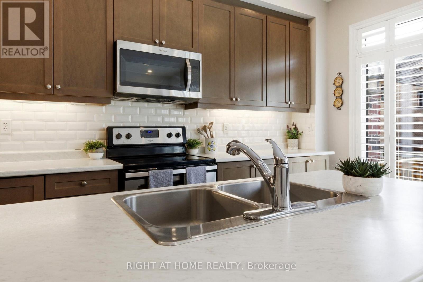 105 Alvin Pegg Drive, East Gwillimbury, Ontario  L9N 0R7 - Photo 14 - N13420916