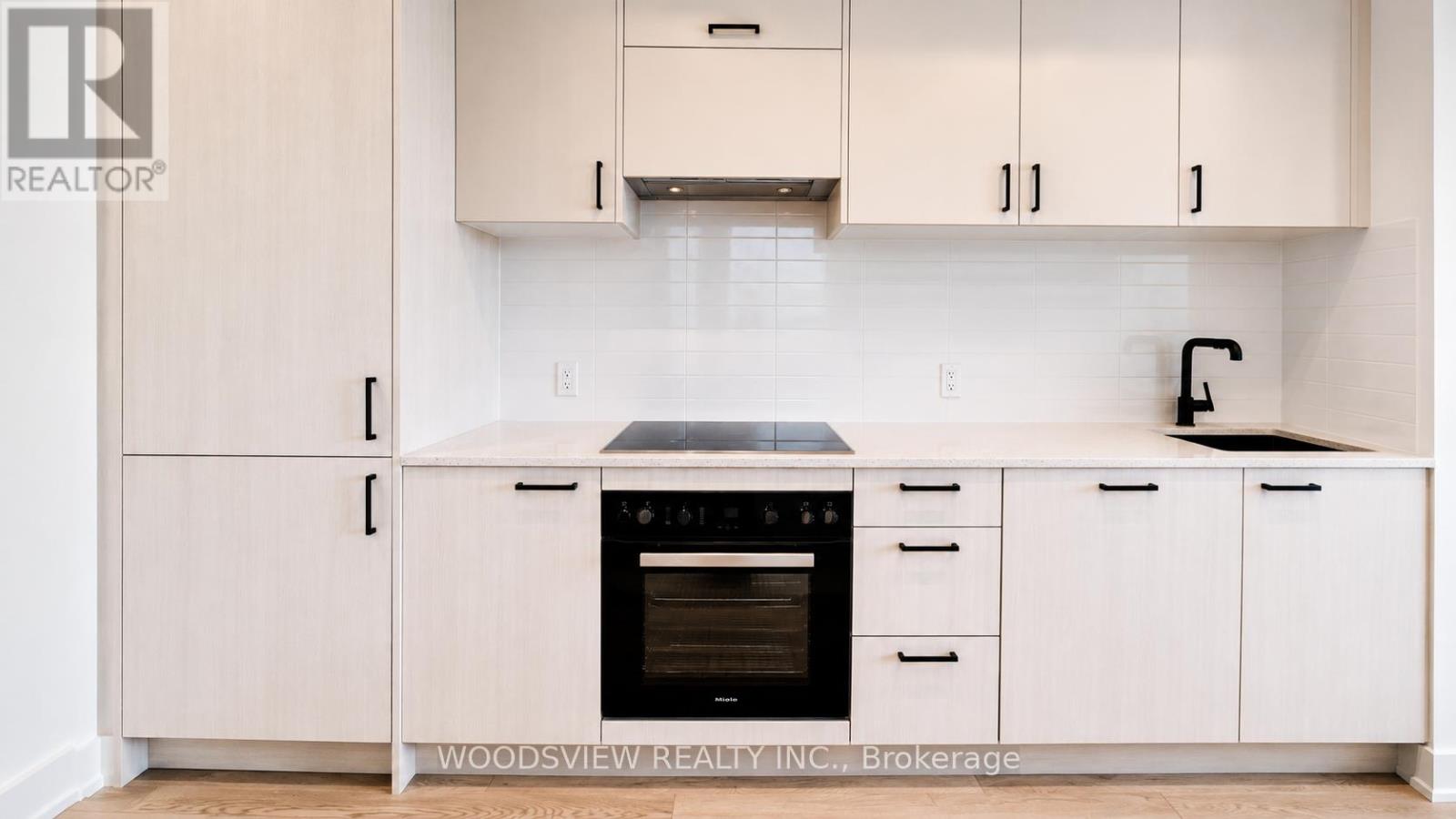 1406 - 5 QUARRINGTON LANE, Toronto, Ontario