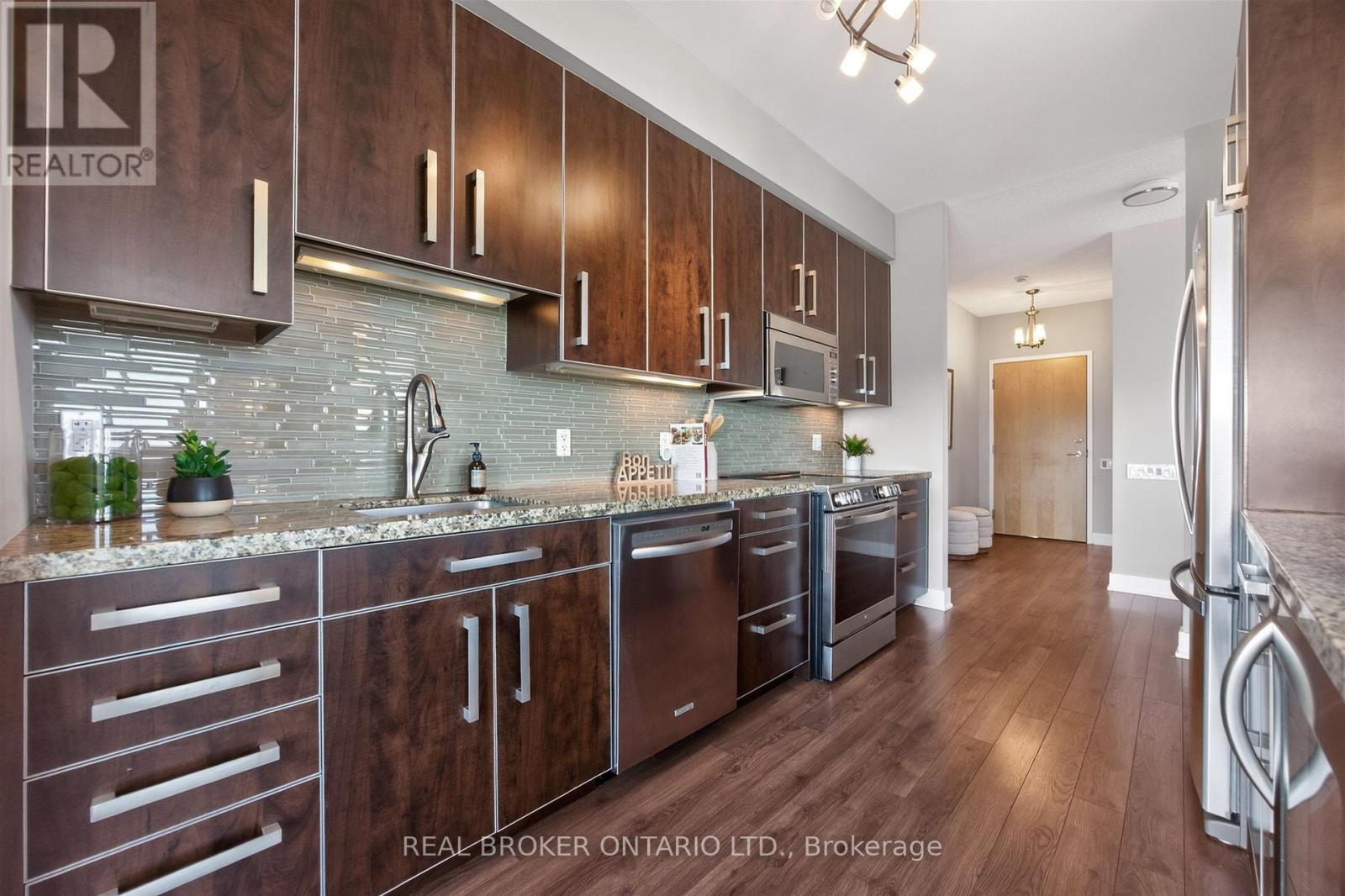 2402 - 1048 Broadview Avenue, Toronto, Ontario  M4K 2S2 - Photo 17 - E13425898