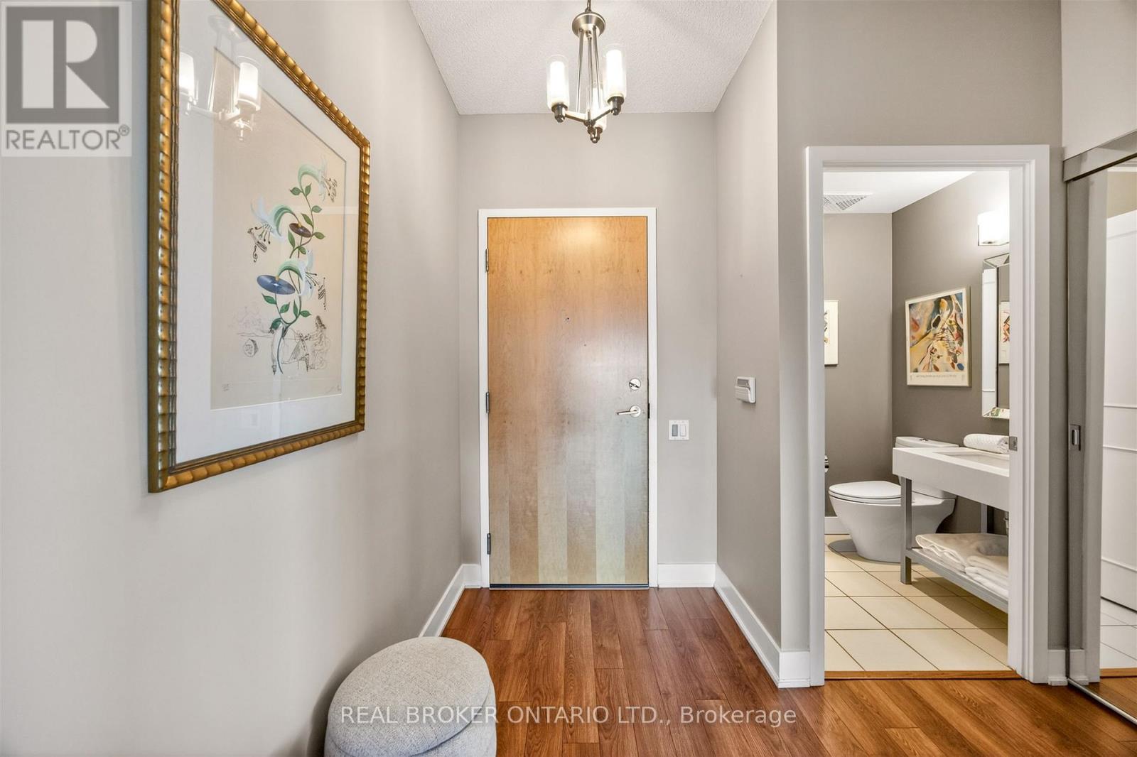 2402 - 1048 Broadview Avenue, Toronto, Ontario  M4K 2S2 - Photo 2 - E13425898