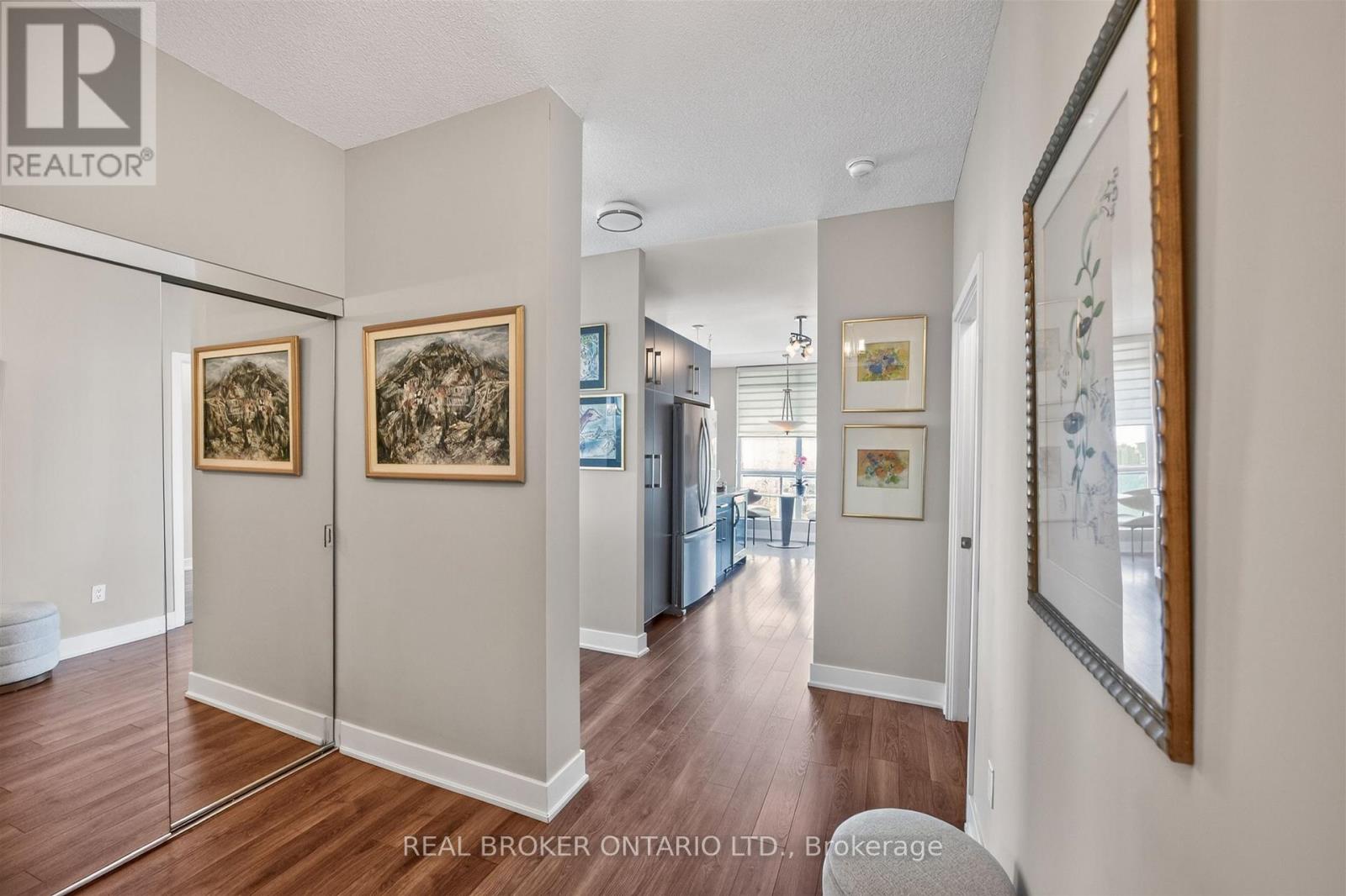 2402 - 1048 Broadview Avenue, Toronto, Ontario  M4K 2S2 - Photo 3 - E13425898