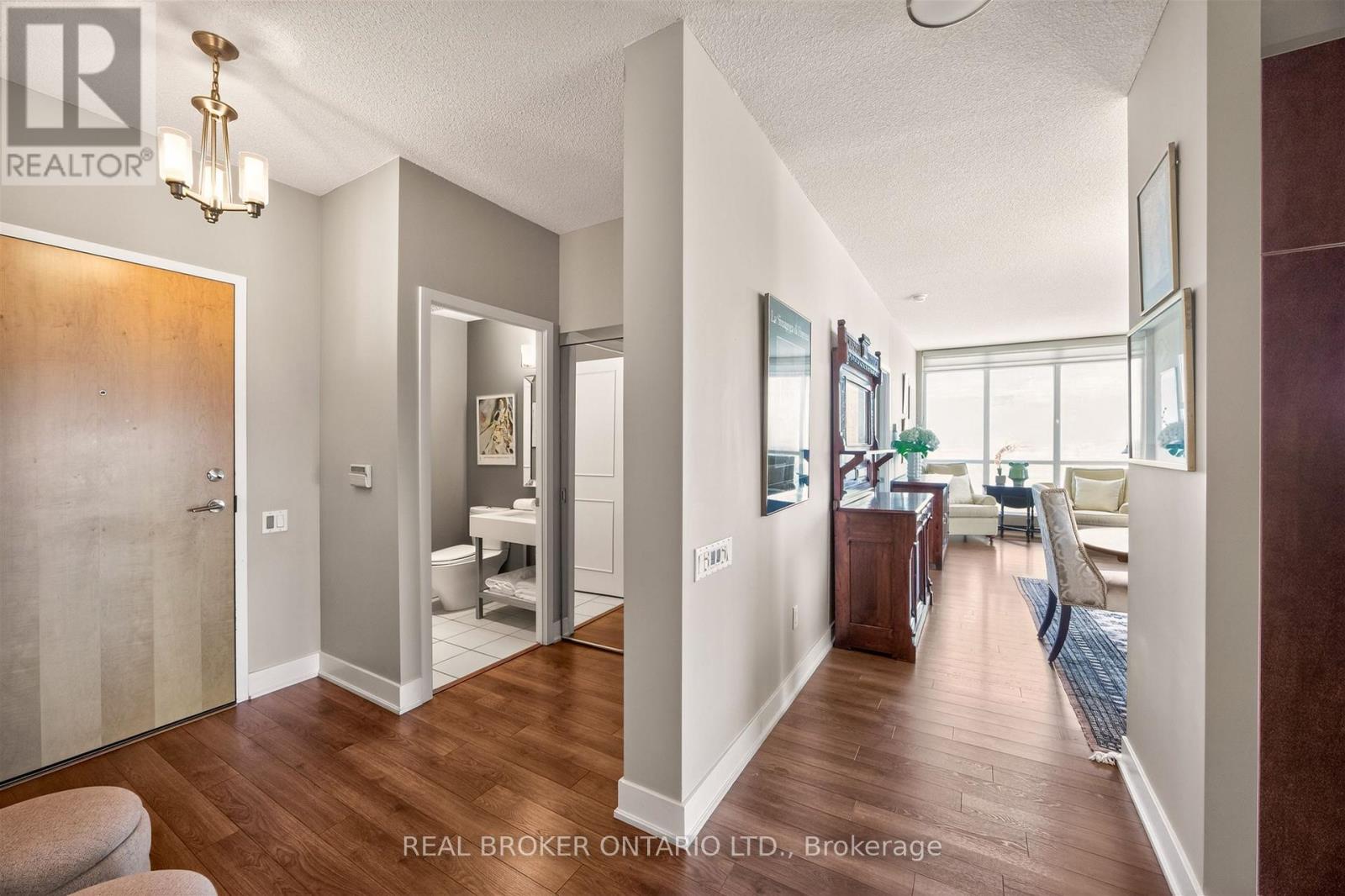2402 - 1048 Broadview Avenue, Toronto, Ontario  M4K 2S2 - Photo 4 - E13425898