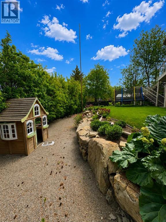 131 Edgebrook Circle NW, Calgary, Alberta  T3A 5A4 - Photo 4 - A2319764
