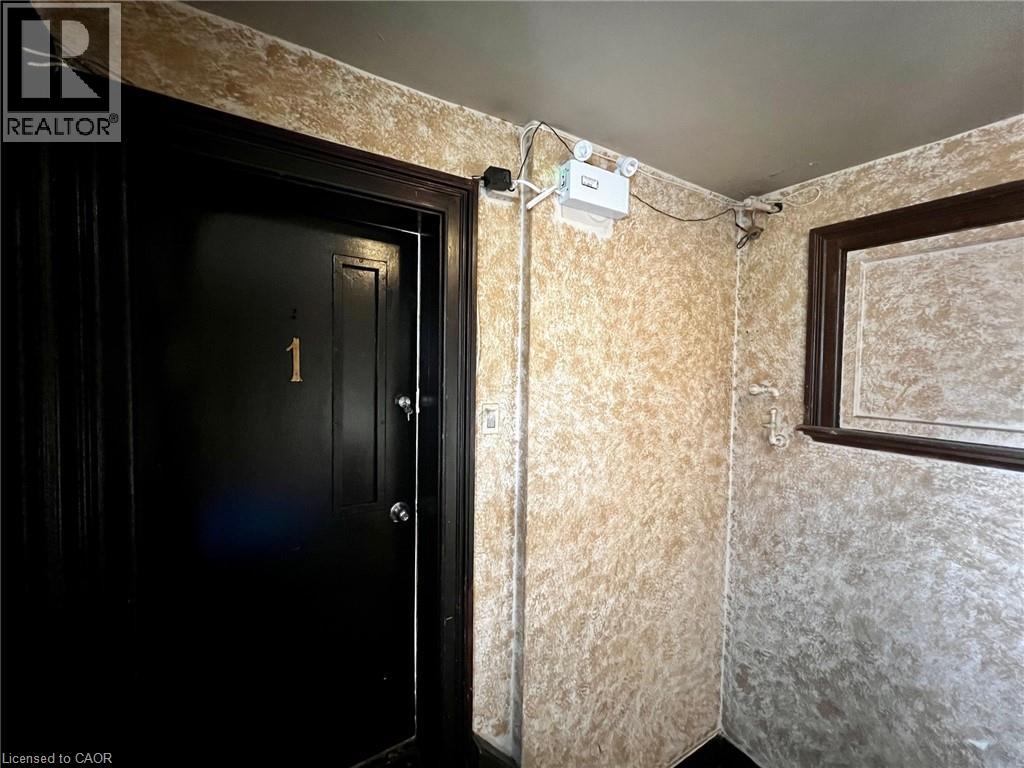 426 CLARENCE Street Unit# 1 - Photo 5