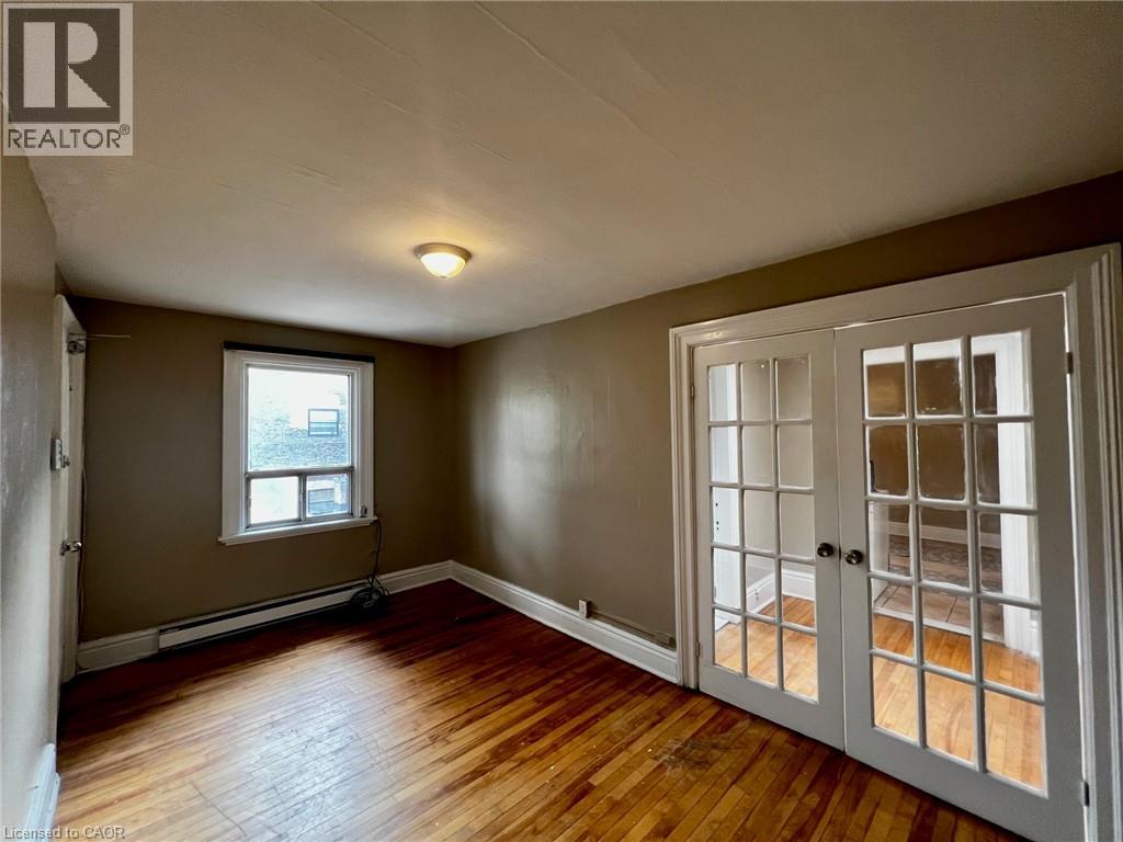 426 CLARENCE Street Unit# 1 - Photo 6