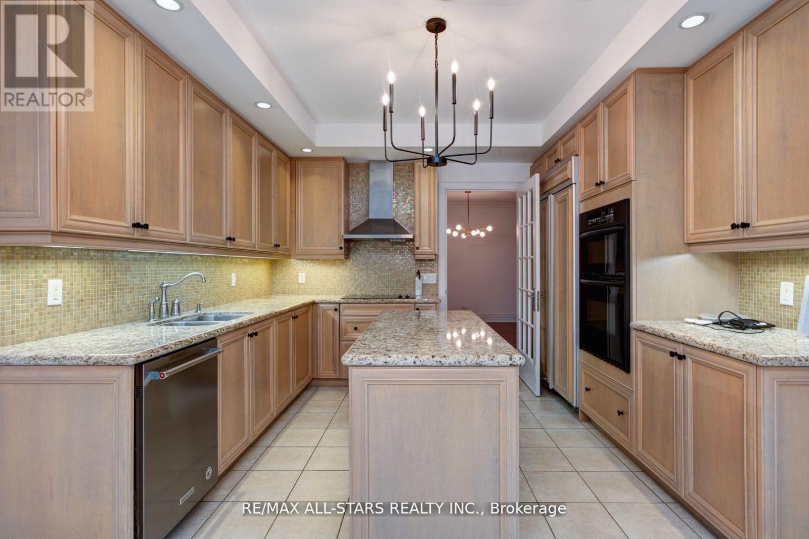 211 - 7071 Bayview Avenue, Markham (Bayview Glen), Ontario  L3T 7Y8 - Photo 4 - N13426246