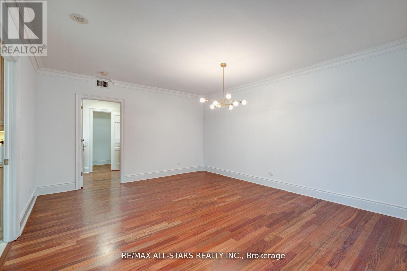 211 - 7071 Bayview Avenue, Markham (Bayview Glen), Ontario  L3T 7Y8 - Photo 5 - N13426246