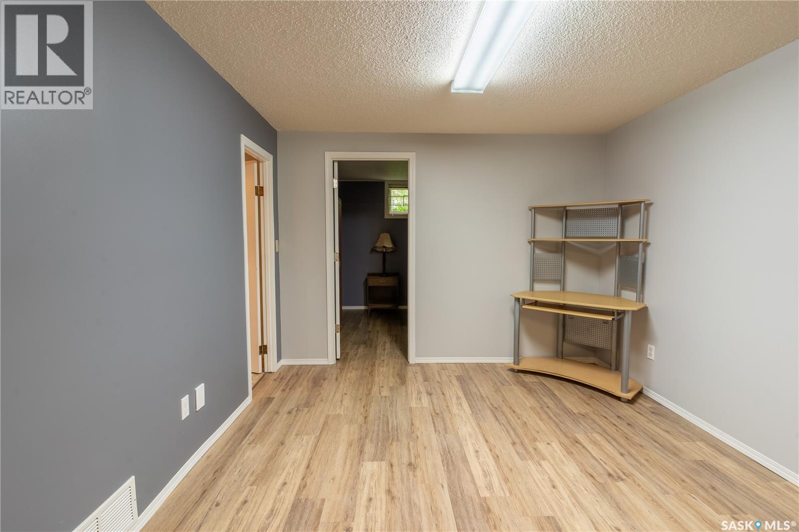 2112 York Avenue, Saskatoon, Saskatchewan  S7J 1H8 - Photo 13 - SK038912