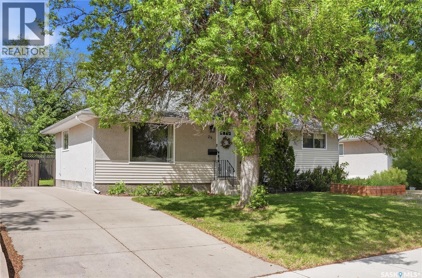 25 Murphy Crescent, Saskatoon, Saskatchewan  S7J 2T5 - Photo 3 - SK038825