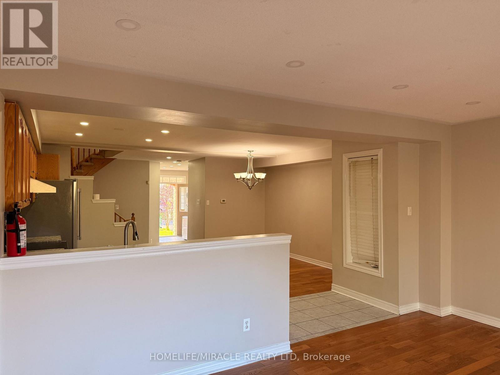 98 Marycroft (Upper) Court, Brampton, Ontario  L7A 2G4 - Photo 10 - W13425888