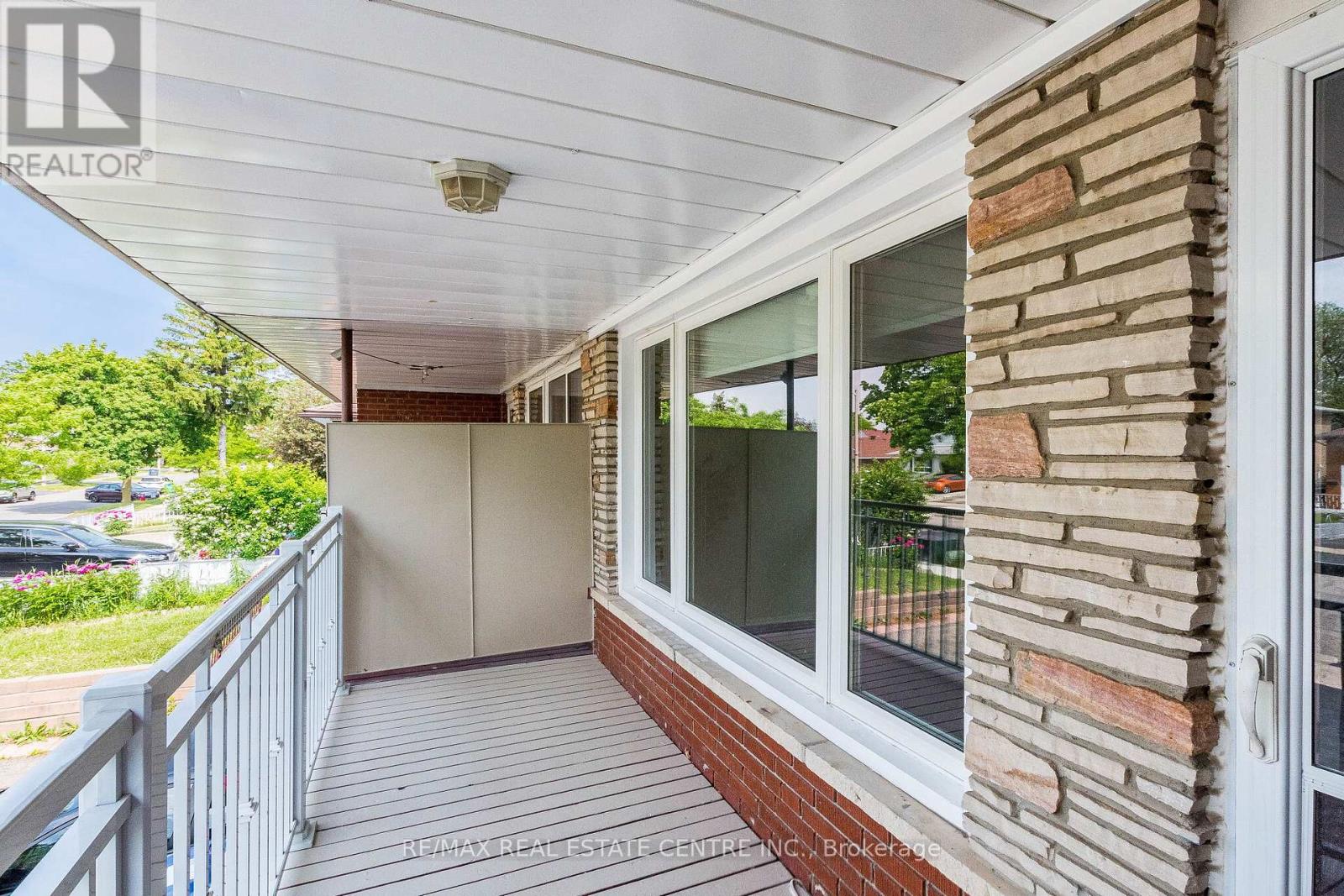 7243 Reindeer Drive, Mississauga, Ontario  L4T 2M6 - Photo 14 - W13425942