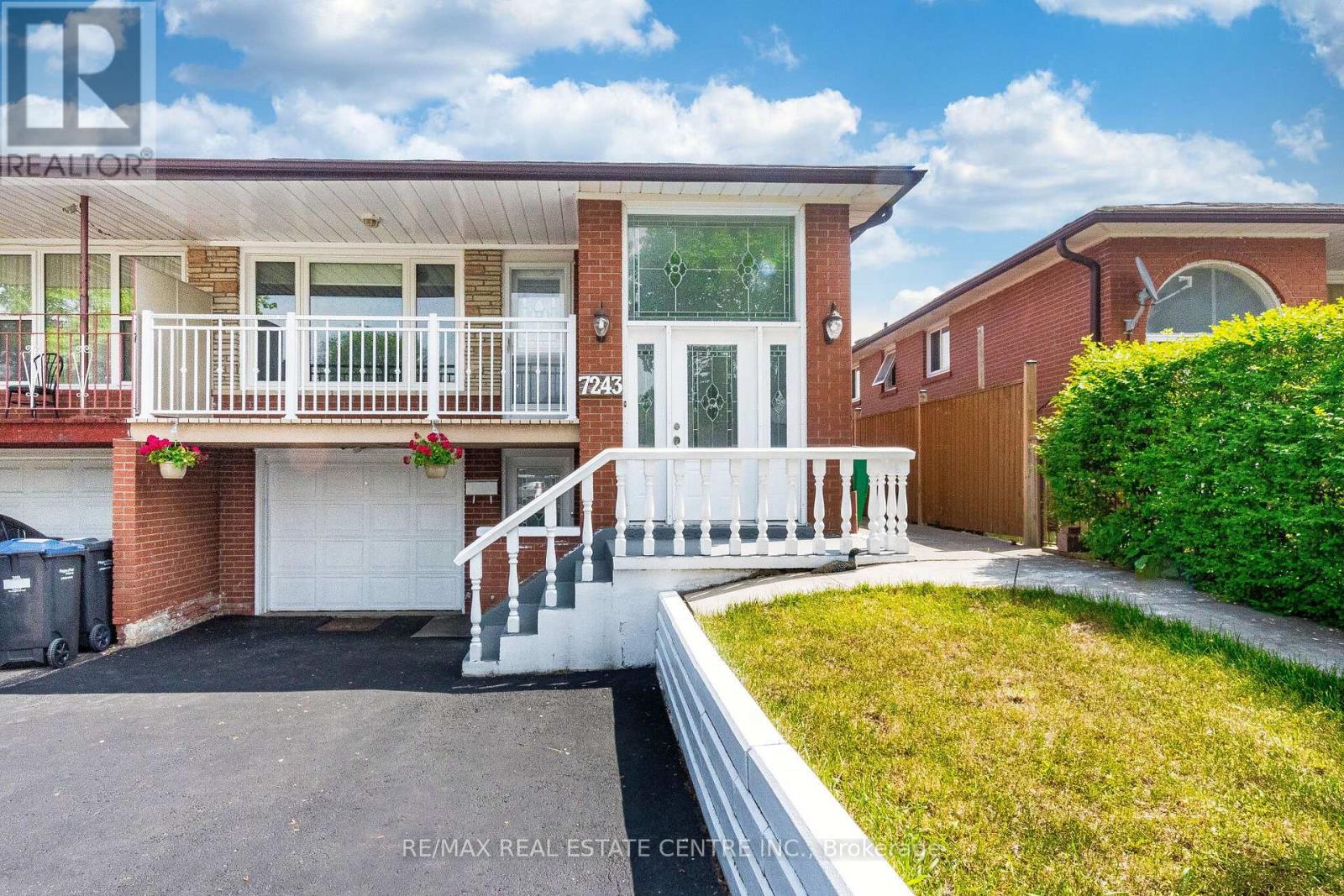 7243 Reindeer Drive, Mississauga, Ontario  L4T 2M6 - Photo 3 - W13425942