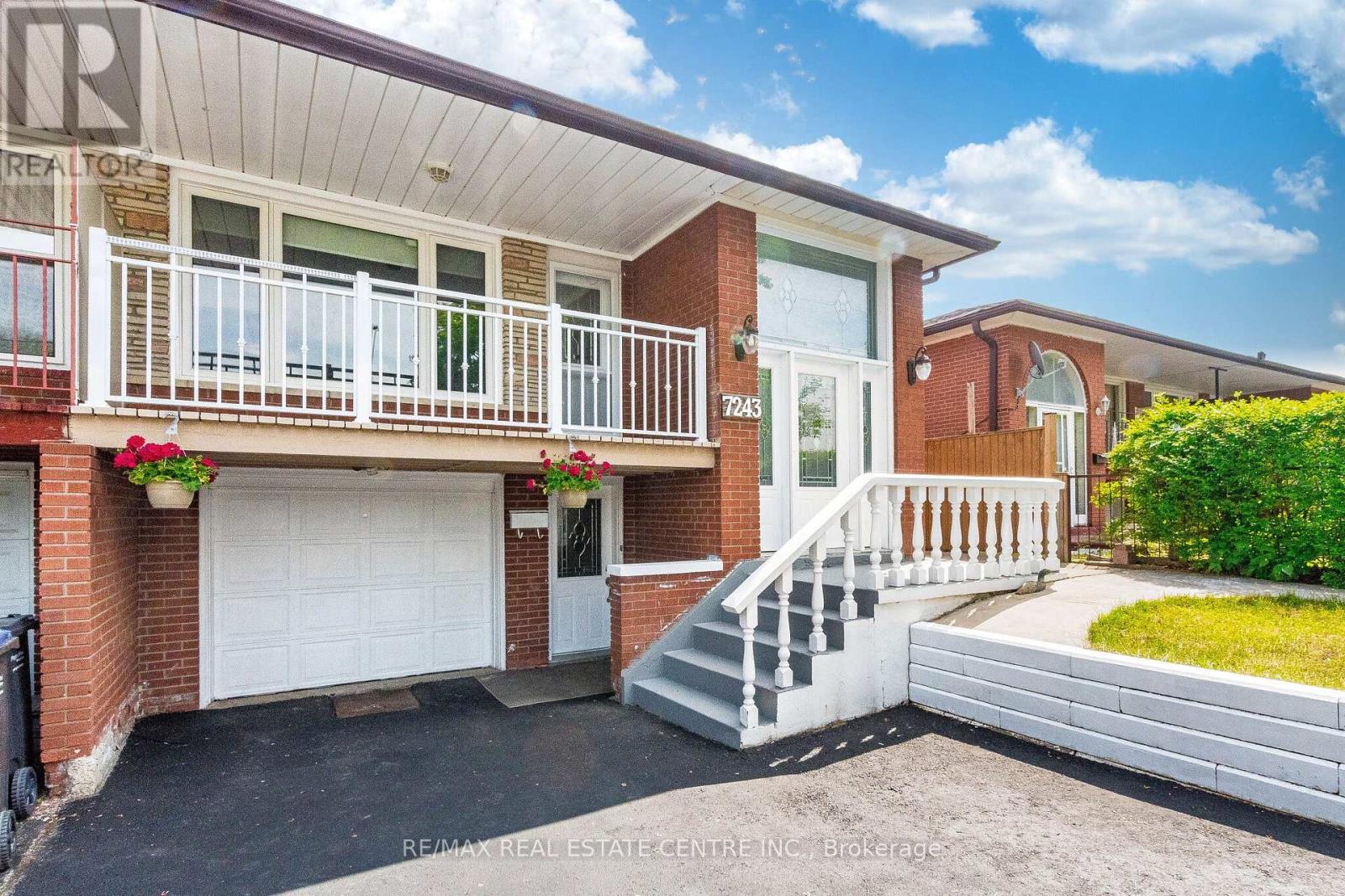 7243 Reindeer Drive, Mississauga, Ontario  L4T 2M6 - Photo 4 - W13425942