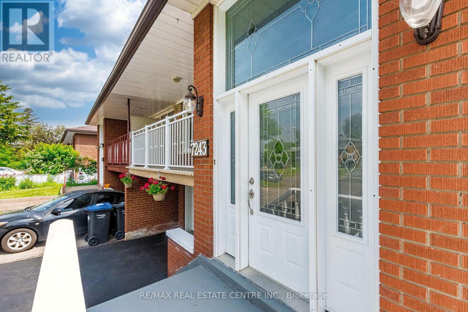 7243 Reindeer Drive, Mississauga, Ontario  L4T 2M6 - Photo 6 - W13425942