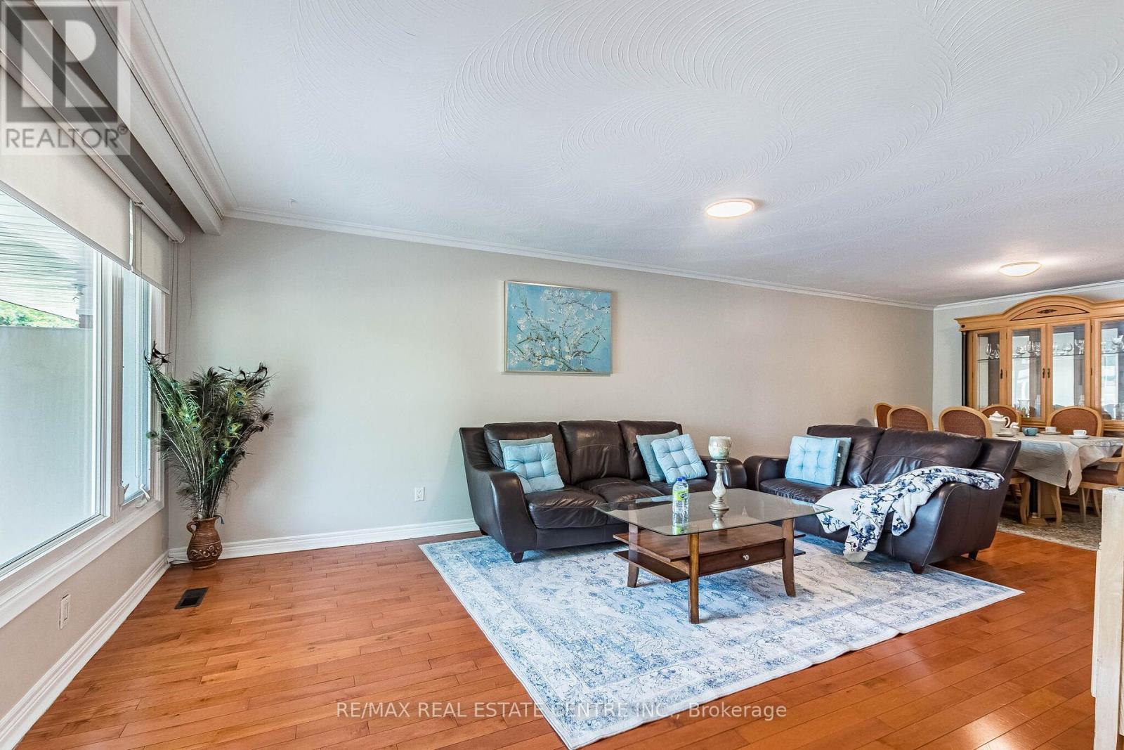 7243 Reindeer Drive, Mississauga, Ontario  L4T 2M6 - Photo 8 - W13425942
