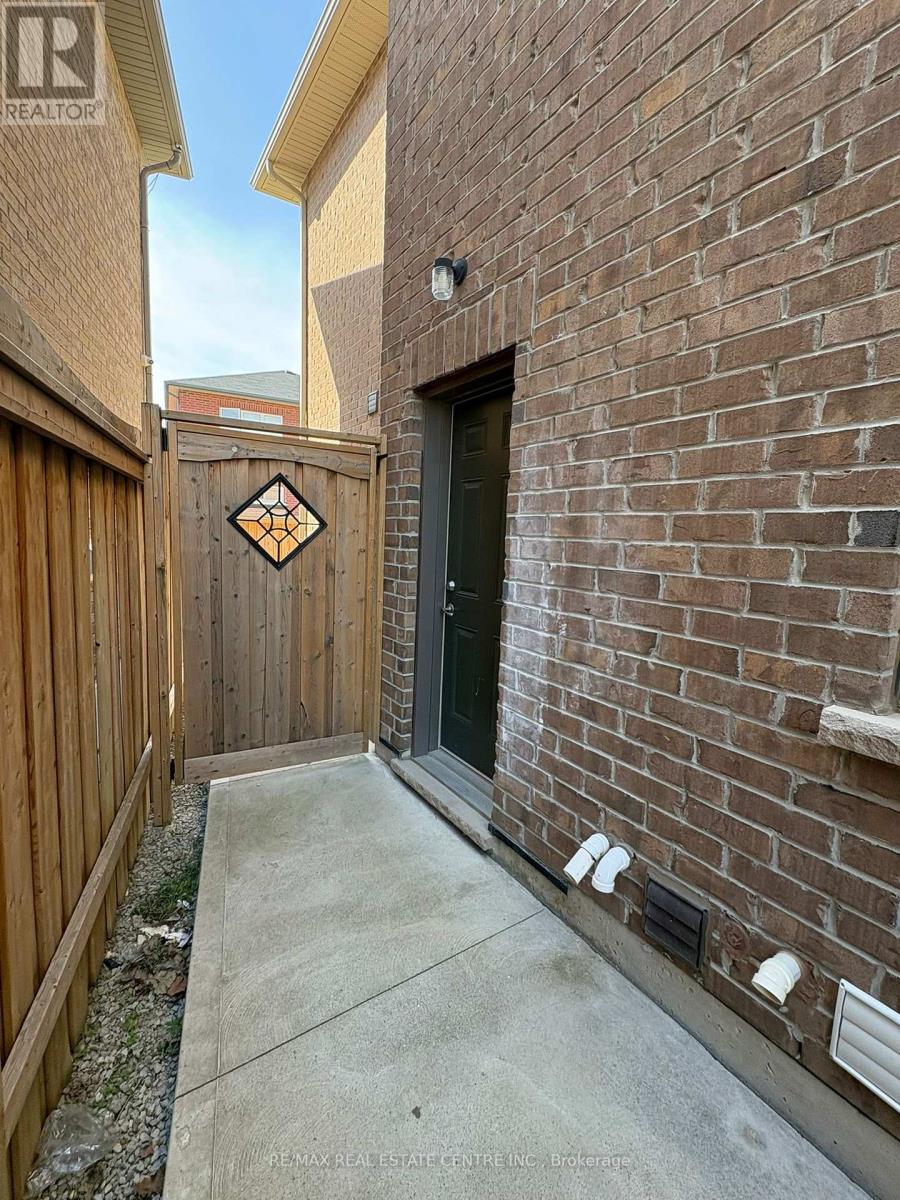 16 Bucksaw Street, Brampton, Ontario  L7A 4R1 - Photo 12 - W13425958