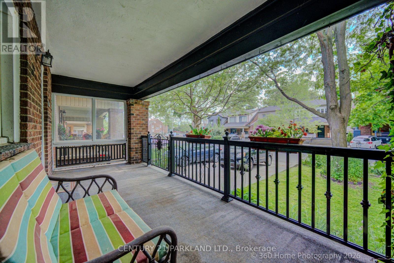 283 Willard Avenue, Toronto, Ontario  M6S 3R1 - Photo 4 - W13426050