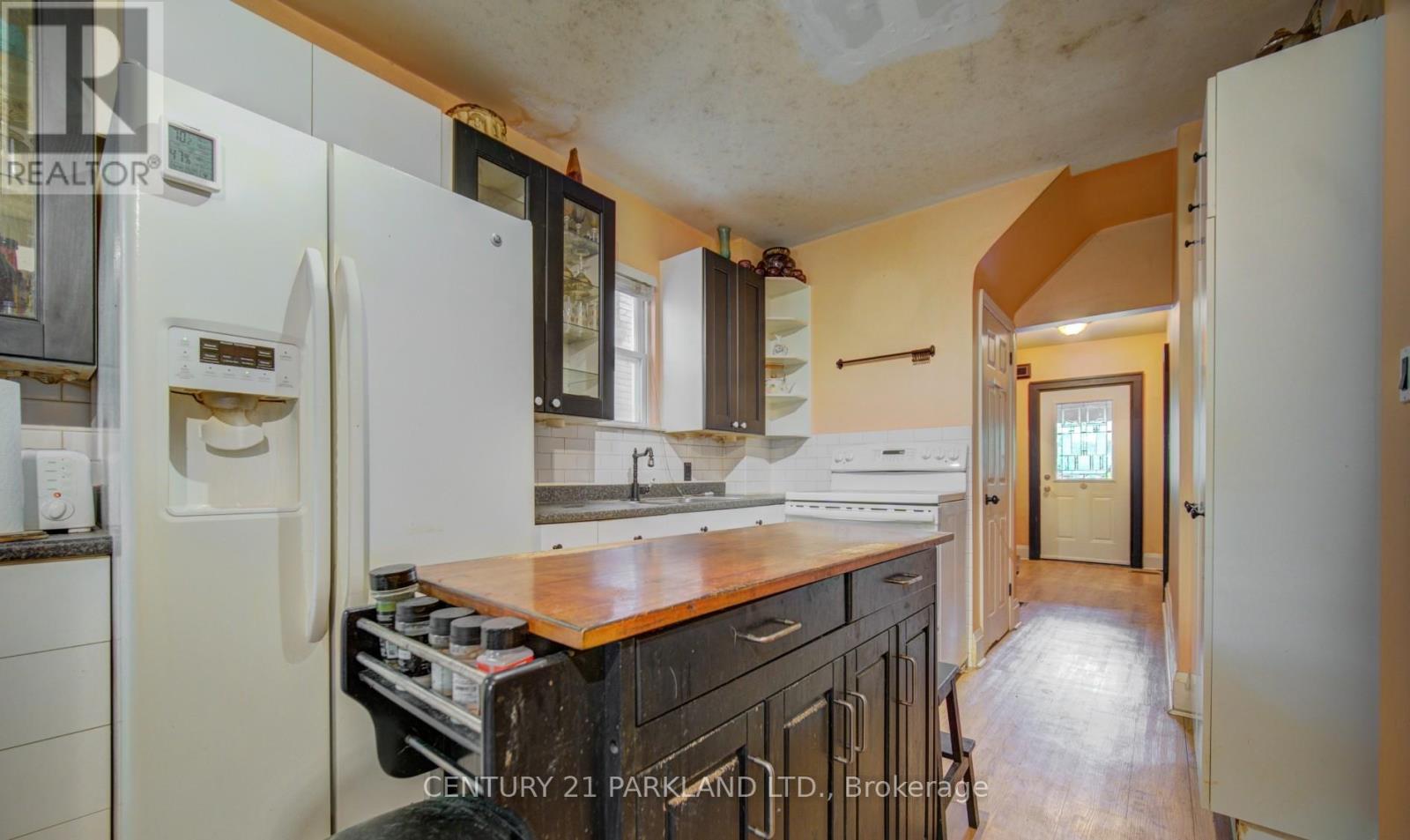 283 Willard Avenue, Toronto, Ontario  M6S 3R1 - Photo 6 - W13426050