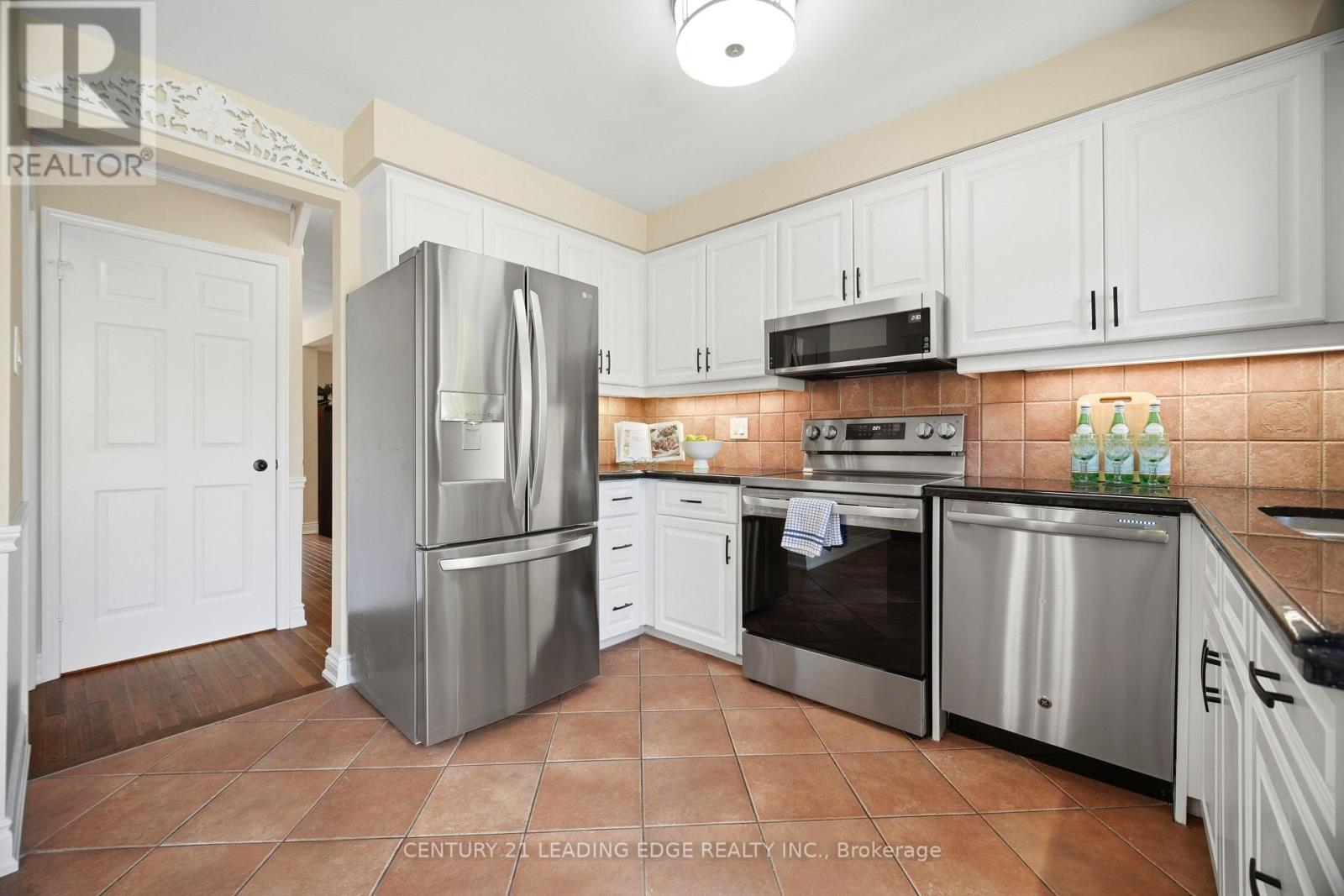 2203 Previn Court, Burlington, Ontario  L7P 4J3 - Photo 14 - W13426086