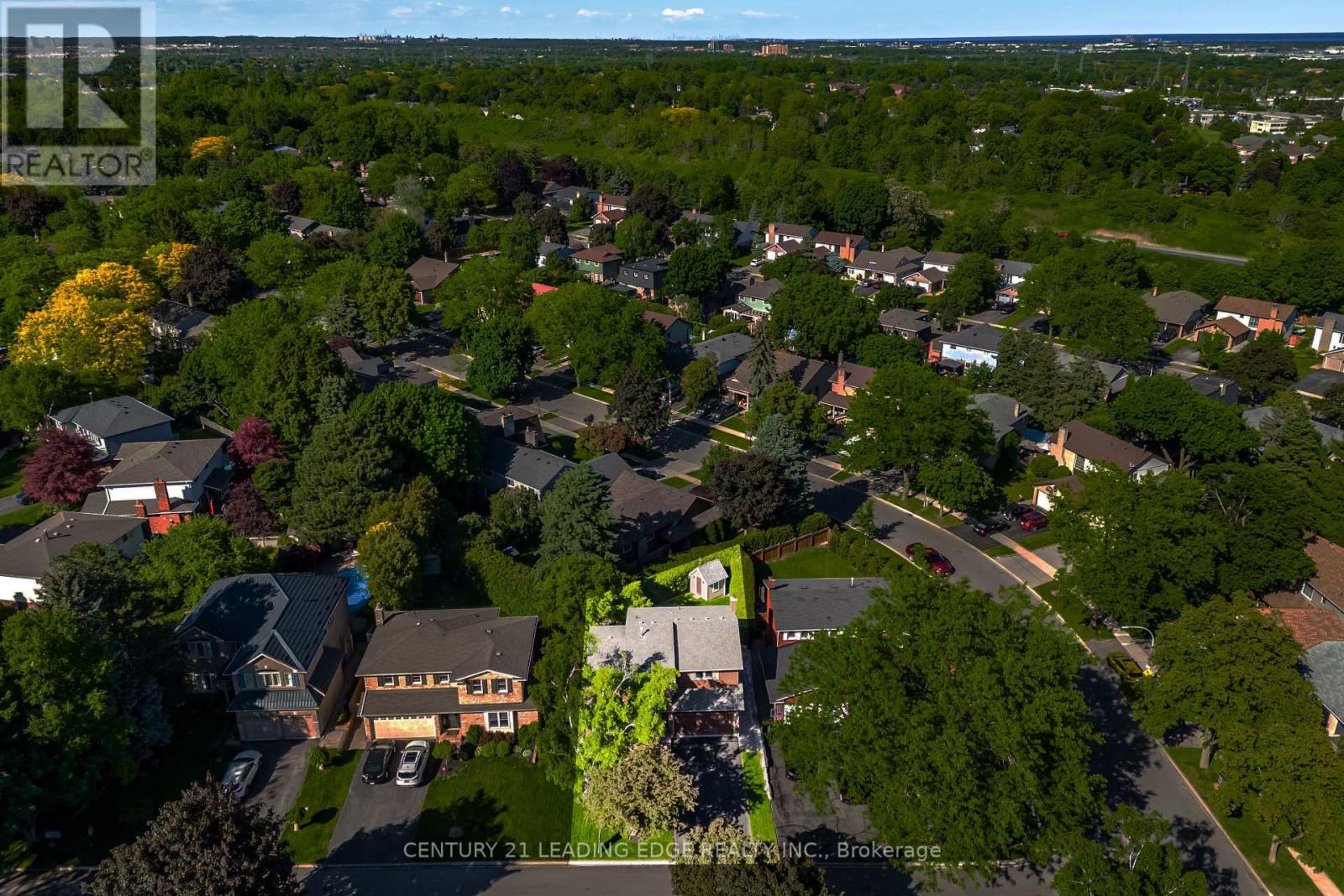 2203 Previn Court, Burlington, Ontario  L7P 4J3 - Photo 4 - W13426086