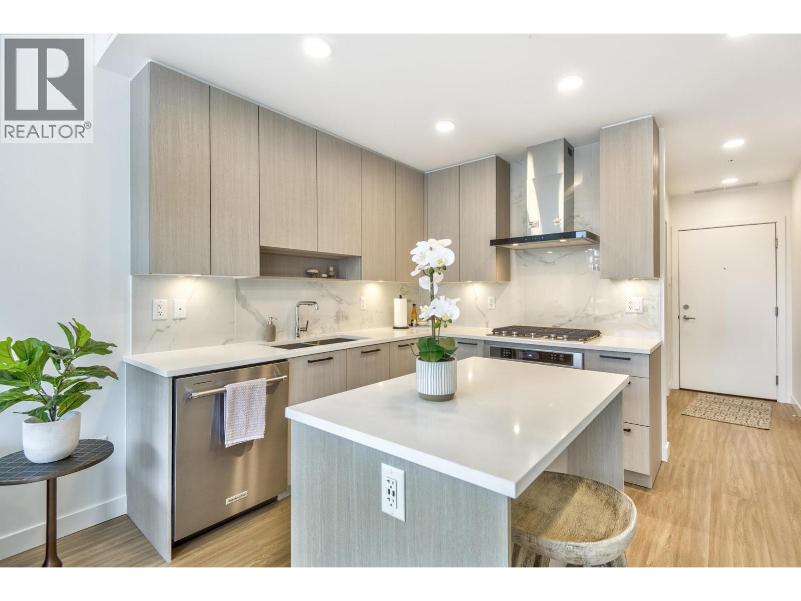 603 555 Sydney Avenue, Coquitlam, British Columbia  V3K 0G5 - Photo 4 - R3134504