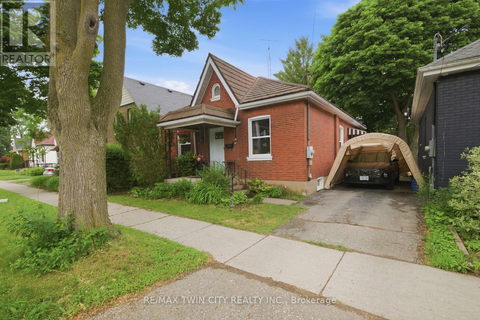12 BRUNSWICK STREET N, Brantford, Ontario
