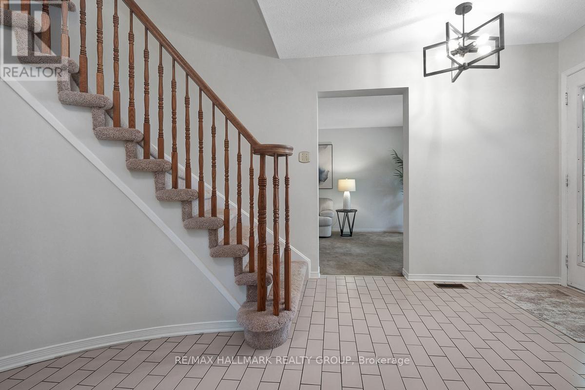 126 Dossetter Way, Ottawa, Ontario  K1G 4S5 - Photo 3 - X13426272