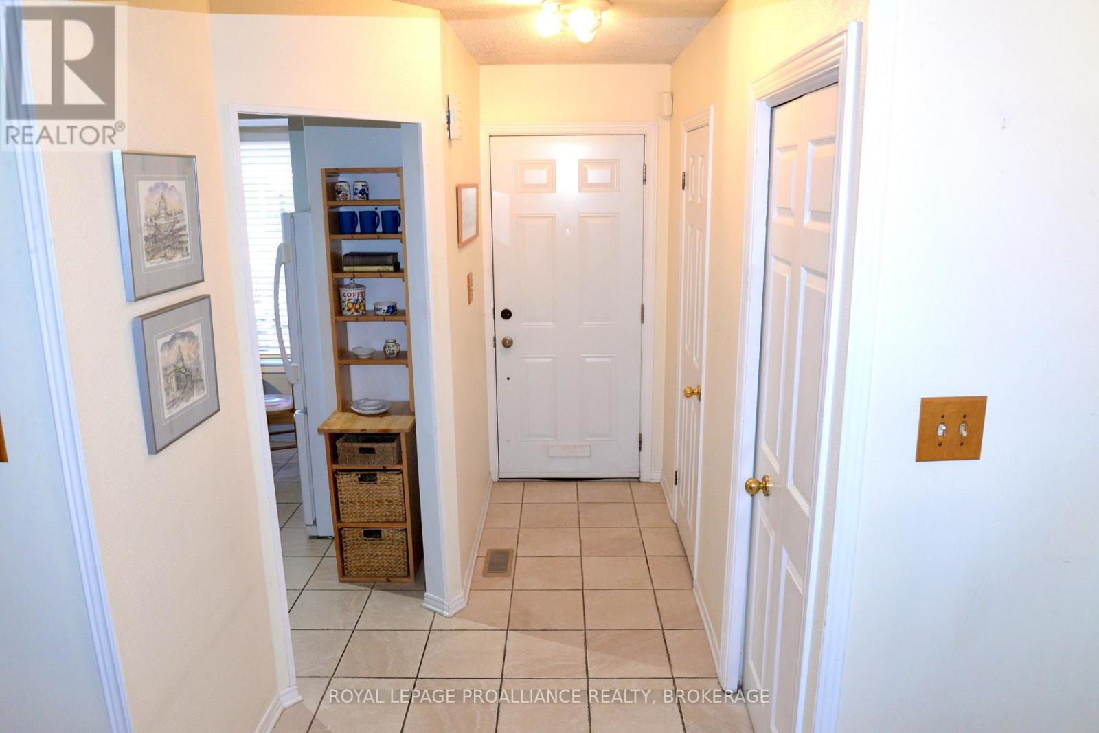 61 - 1 Place D'armes, Kingston, Ontario  K7K 6S3 - Photo 3 - X12875366