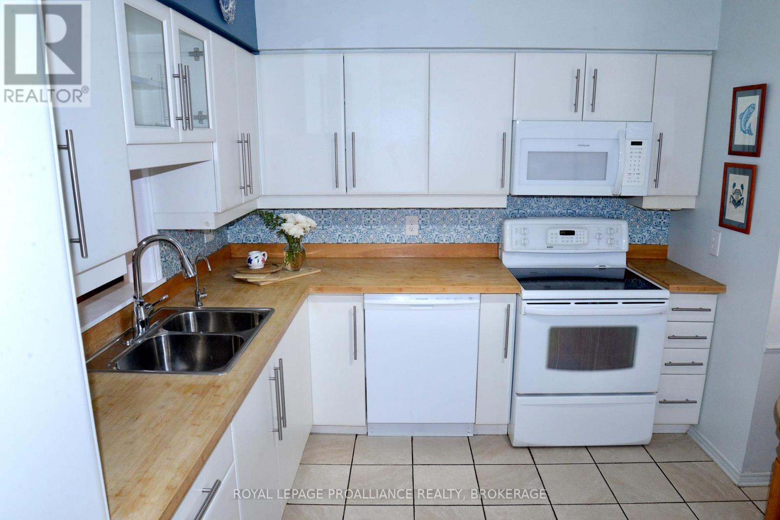 61 - 1 Place D'armes, Kingston, Ontario  K7K 6S3 - Photo 4 - X12875366