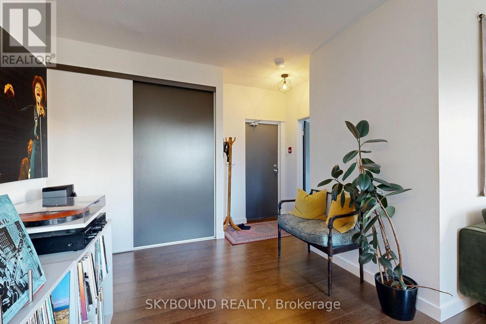 B - 2104 Queen Street E, Toronto, Ontario  M4E 1E2 - Photo 12 - E13424636