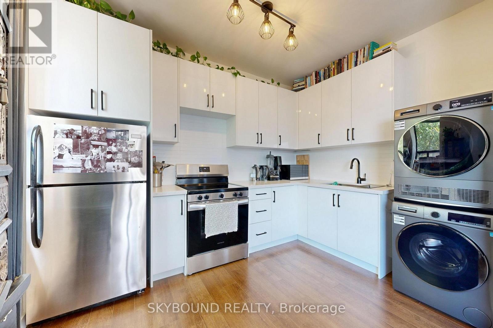 B - 2104 Queen Street E, Toronto, Ontario  M4E 1E2 - Photo 11 - E13424636