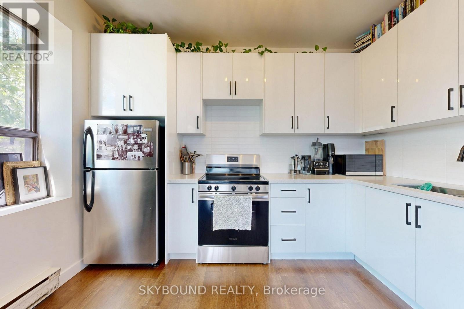B - 2104 Queen Street E, Toronto, Ontario  M4E 1E2 - Photo 10 - E13424636