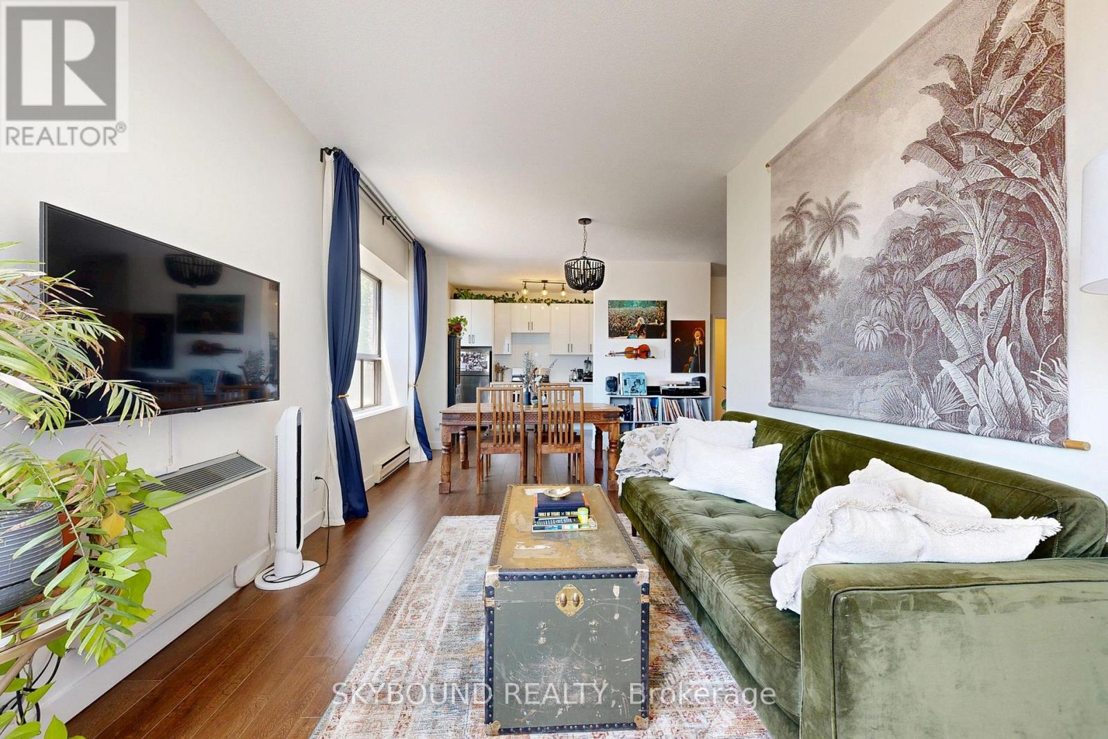 B - 2104 Queen Street E, Toronto, Ontario  M4E 1E2 - Photo 6 - E13424636