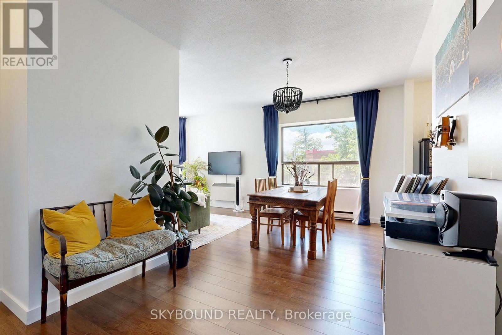 B - 2104 Queen Street E, Toronto, Ontario  M4E 1E2 - Photo 15 - E13424636
