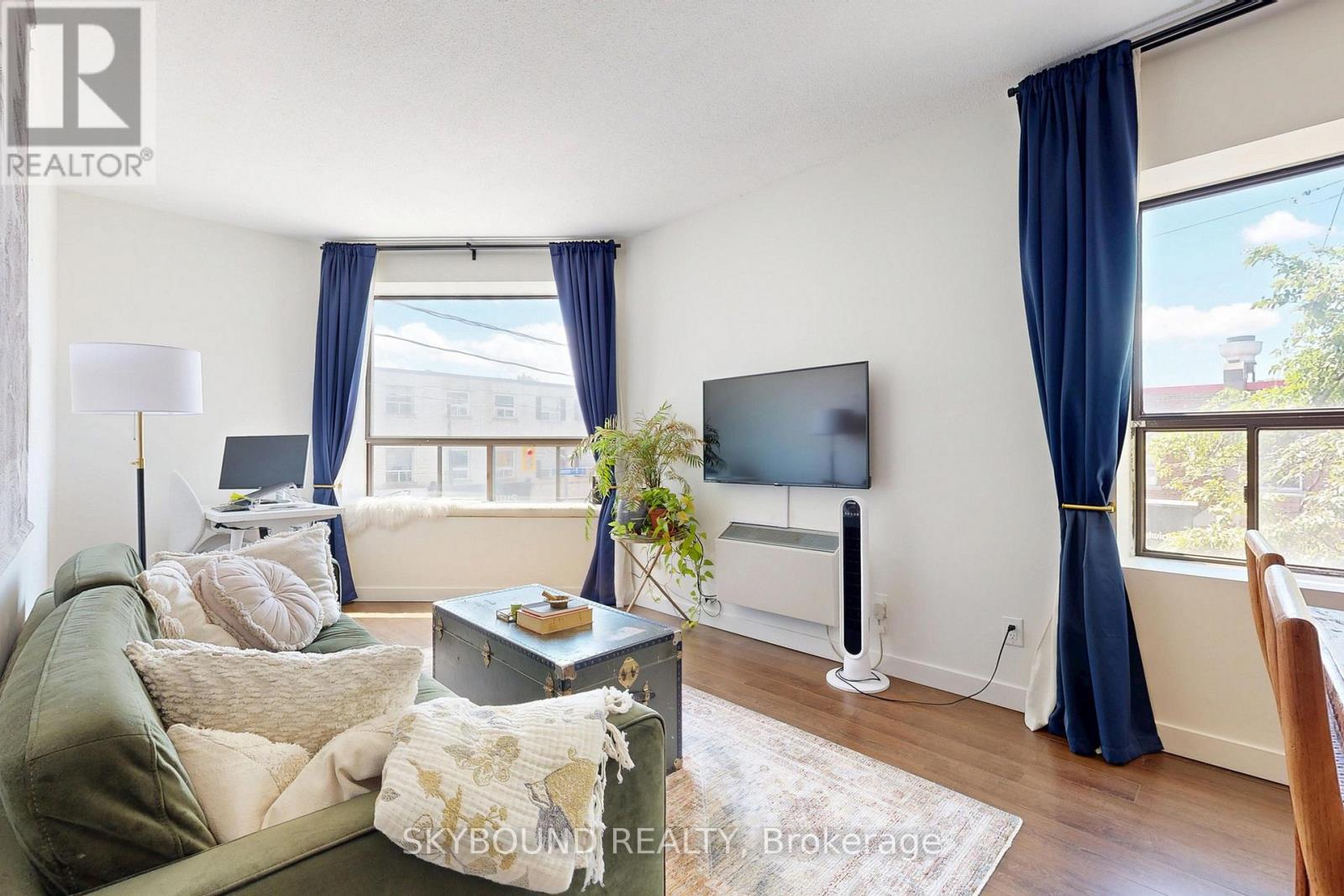 B - 2104 Queen Street E, Toronto, Ontario  M4E 1E2 - Photo 3 - E13424636