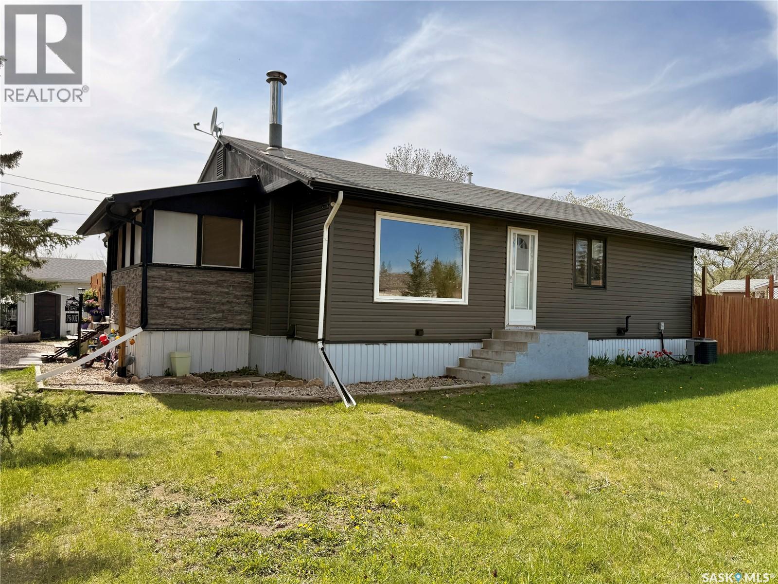 200 2nd STREET W, dinsmore, Saskatchewan