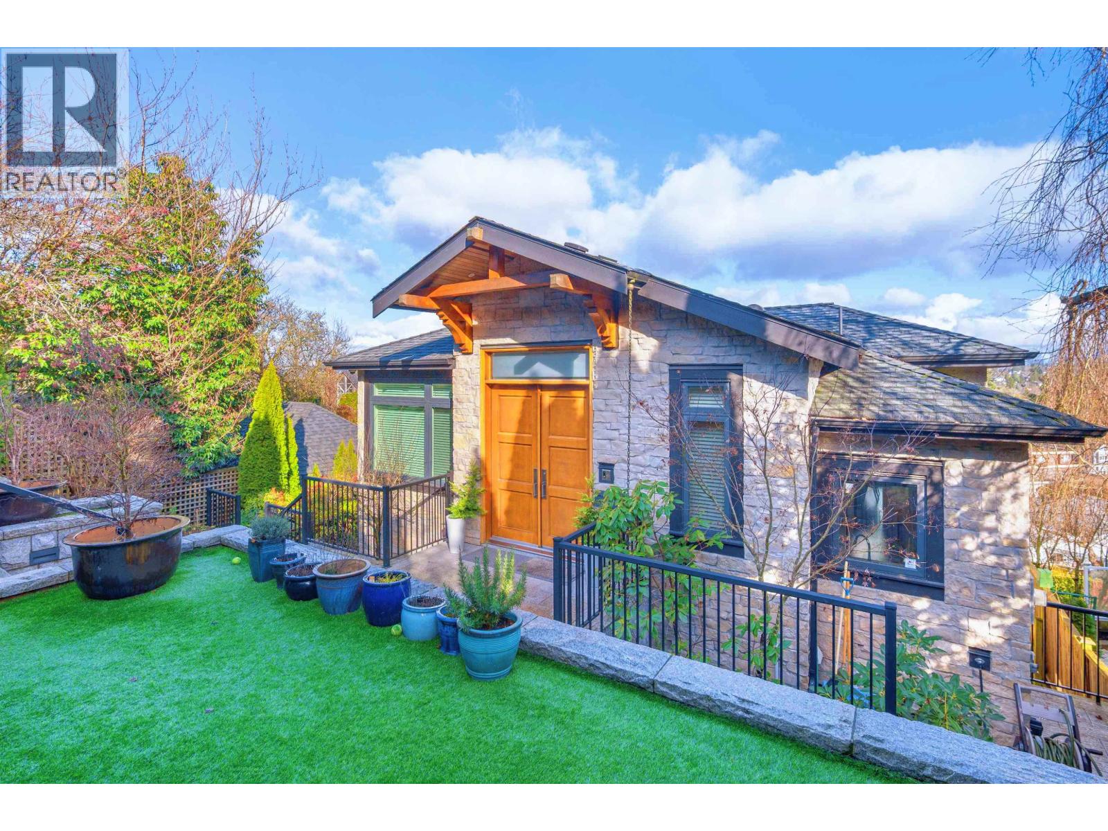 4578 Puget Drive, Vancouver, British Columbia  V6L 2V8 - Photo 2 - R3134371