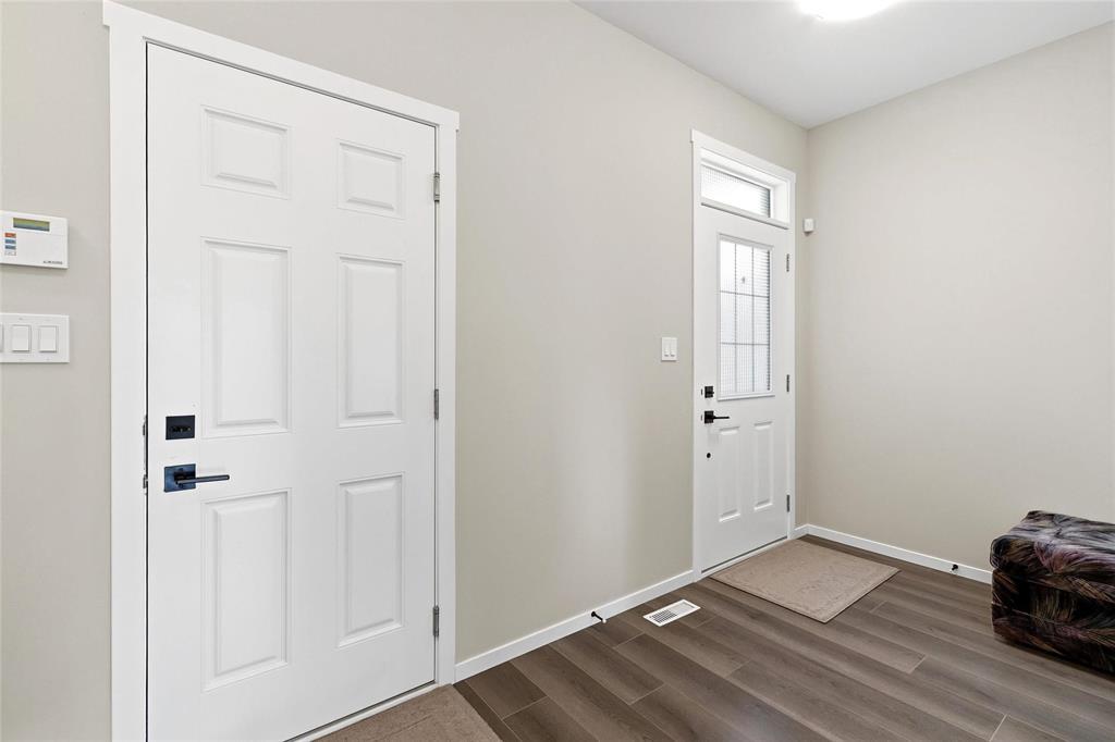 260 Crestmont Drive, Winnipeg, Manitoba  R3X 0V7 - Photo 4 - 202613408