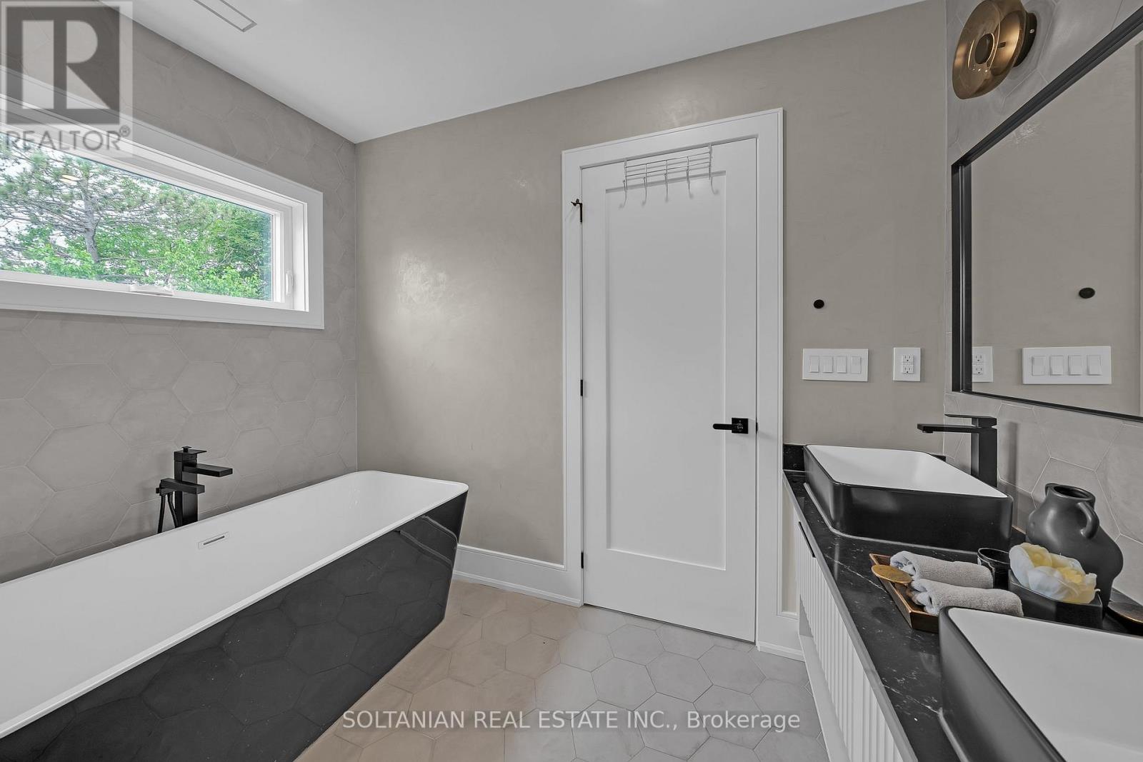 24 Fairside Avenue, Toronto, Ontario  M4C 3G9 - Photo 31 - E13426372