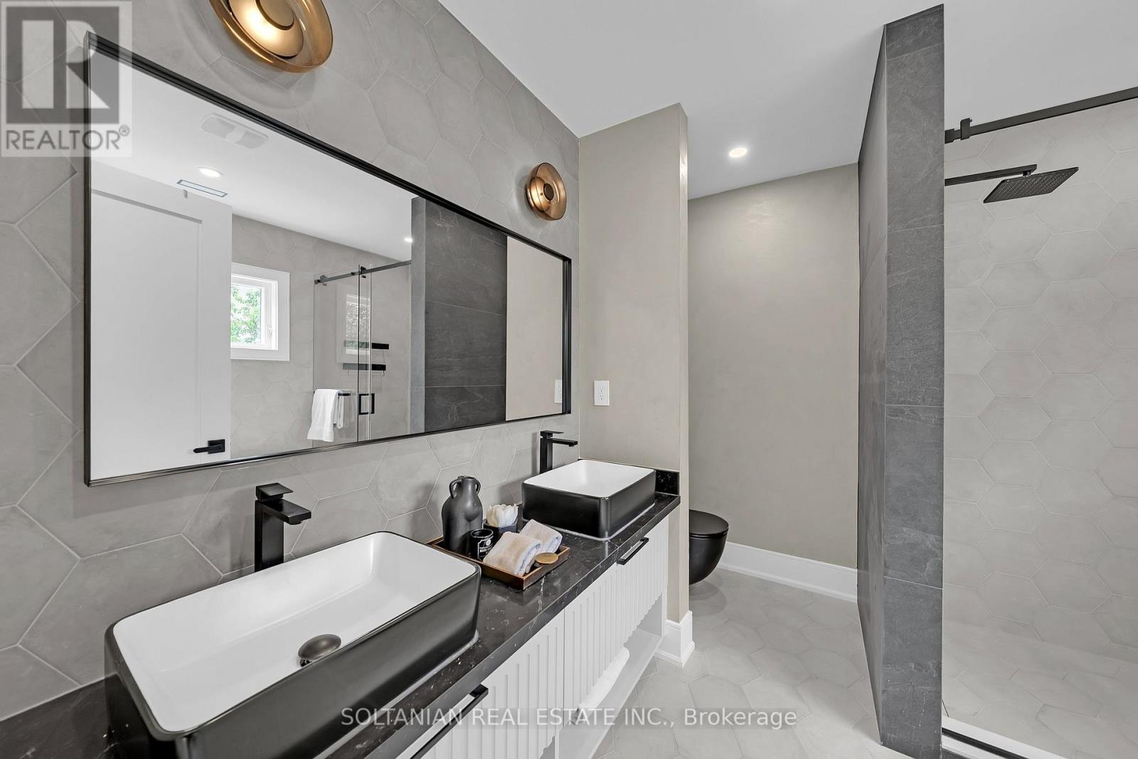 24 Fairside Avenue, Toronto, Ontario  M4C 3G9 - Photo 32 - E13426372