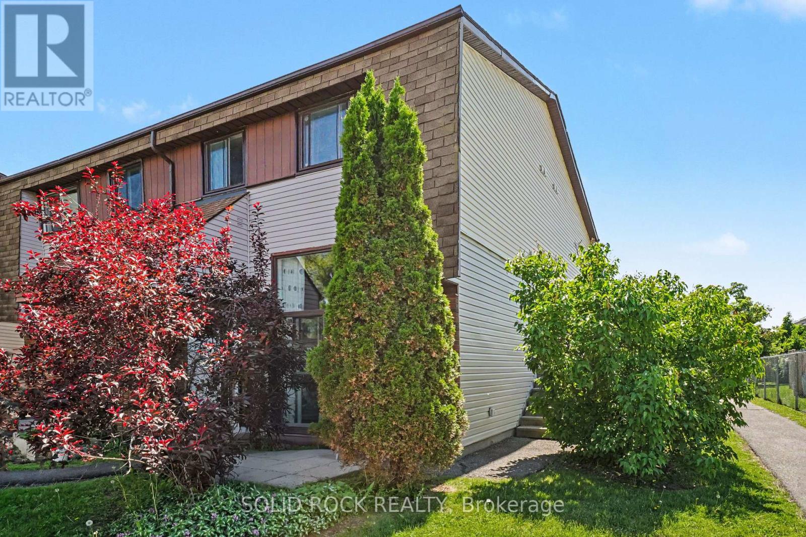 D - 11d Woodvale Green W, Ottawa, Ontario  K2G 4G9 - Photo 2 - X13417908