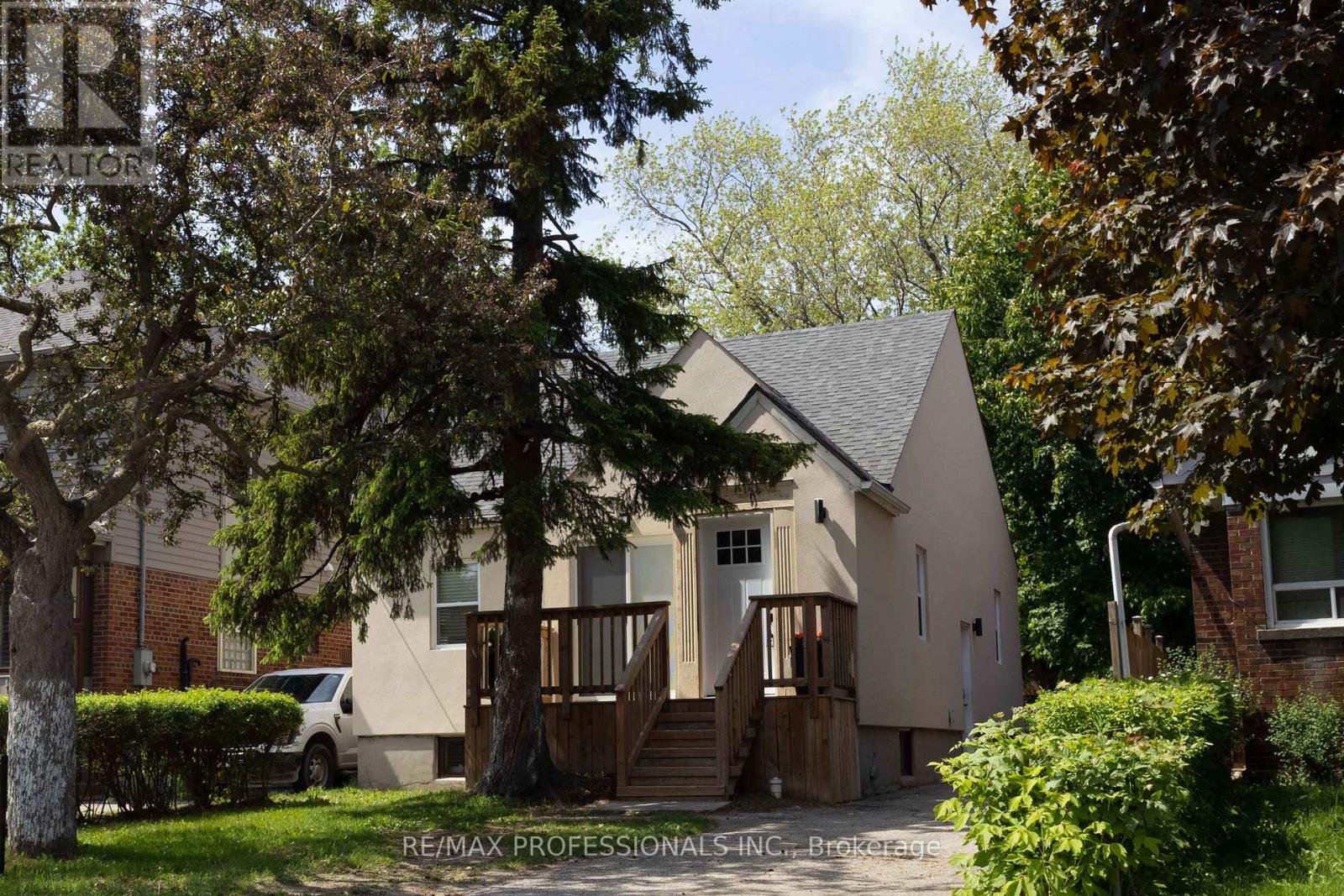 76 MACDONALD STREET, Toronto, Ontario