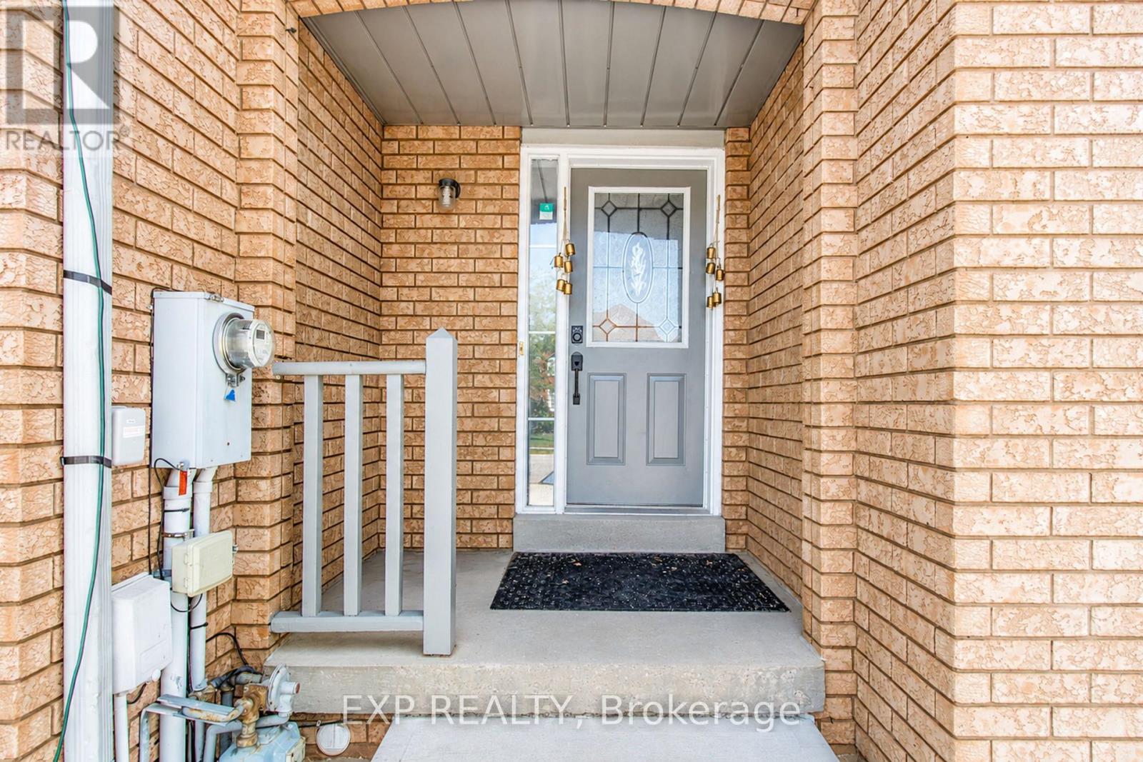 19 Ural Circle, Brampton, Ontario  L6R 1H3 - Photo 2 - W13426342