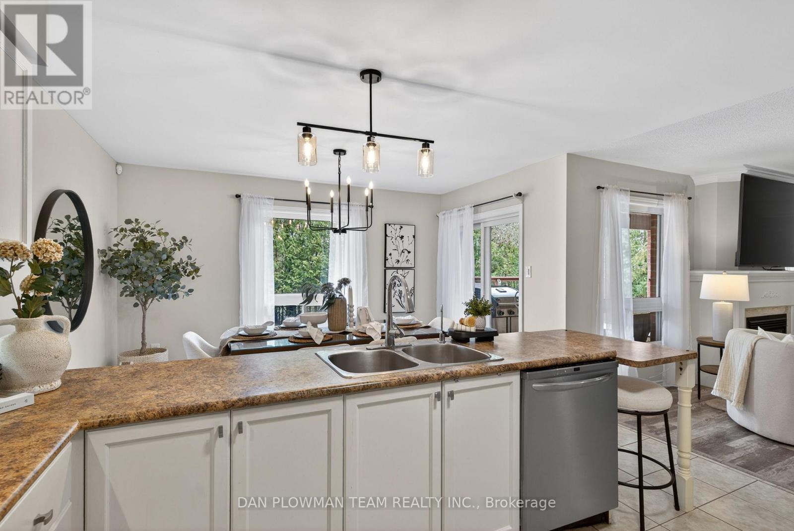 10 Springbank Road, Kawartha Lakes, Ontario  K0L 2W0 - Photo 4 - X13426354